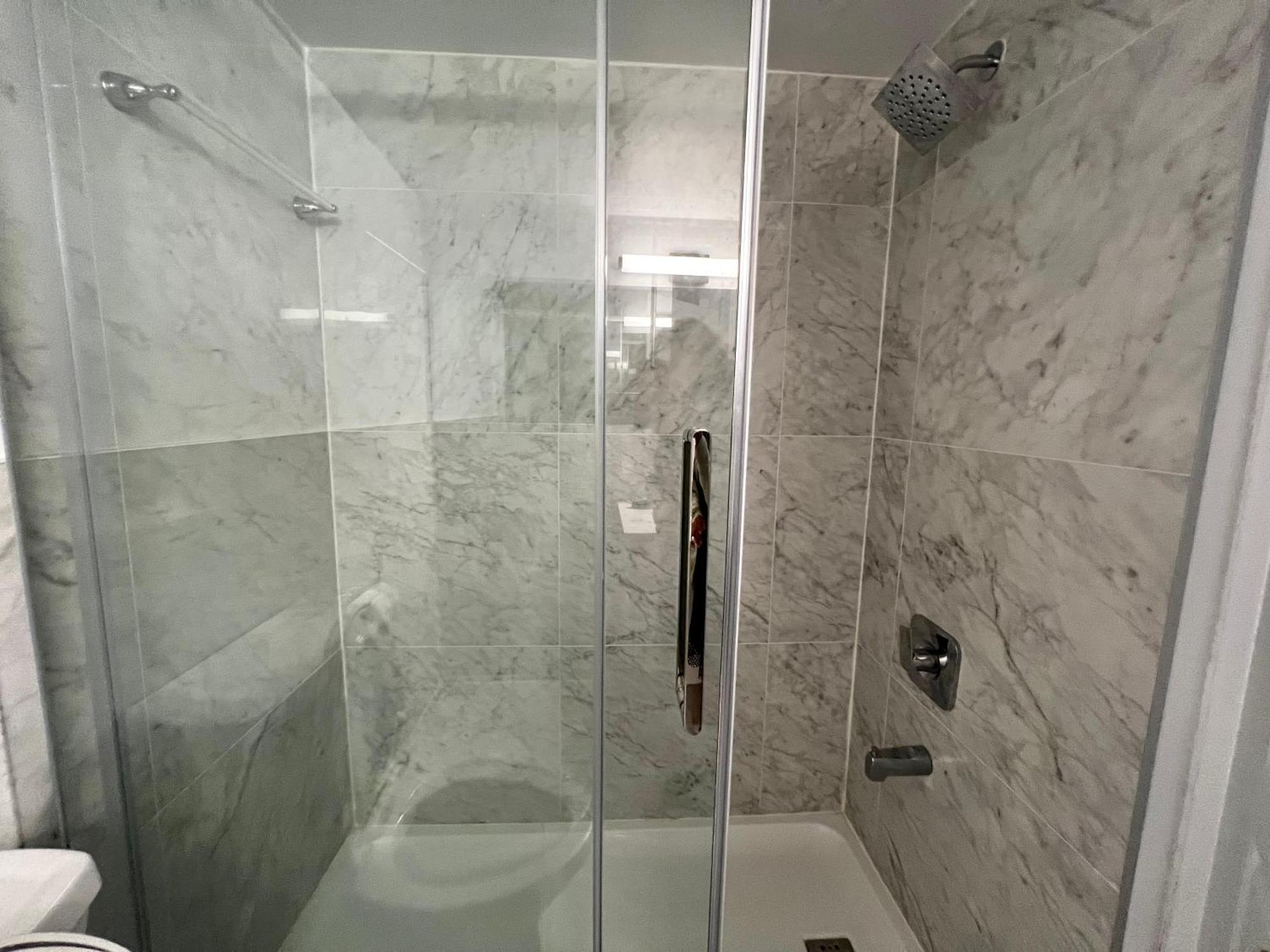 Sunny Stay-downtown Apartment *